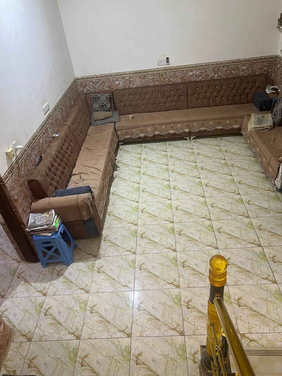 دار للبيع
الموقع/المشتل
المساحه ١٥٠ واجهة ٧ ونص
طابقين
🔰 الطابق الأول 
غرفه إستقبال صاله ومطبخ وكراج صحيات خارجيه داخليه
🔰 الطابق الثاني صاله غرفه صحيات

 كونكريت مسلح

 البناء حديث
 
 ثالث بيت عن الشط
 
***********☎️
