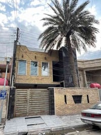 الشعب خلف النادي العربي • ١٧٦م • تصميم ملكي