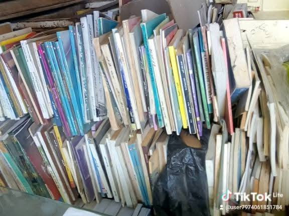 توجد لدينا تصفية مكتبة للبيع وكل ١٠٠كتاب بسعر ٦٠الف دينار مع التوصيل المجاني لجميع المحافظات***********
