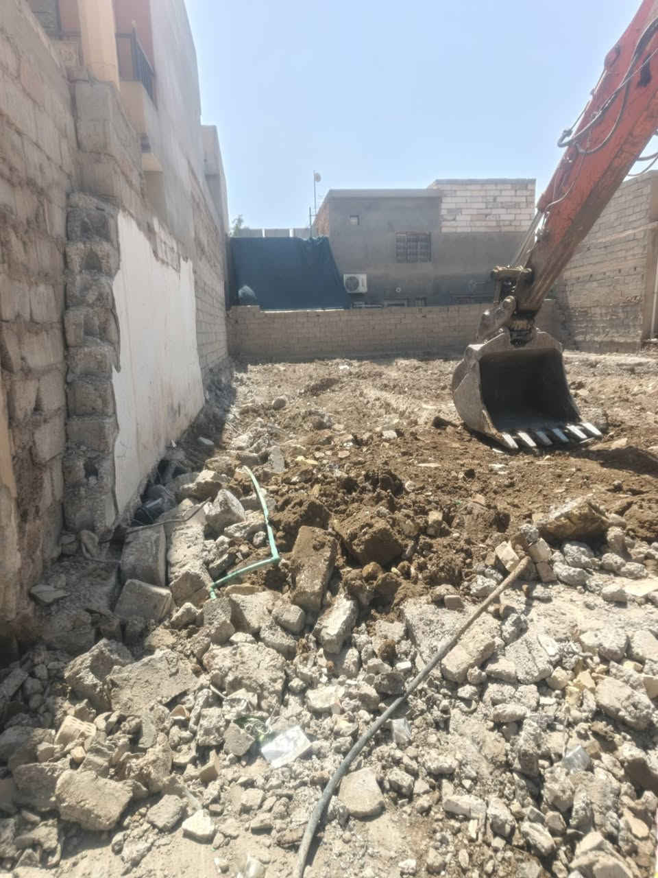 تفليش الدور والمباني القديمة  ورفع الانقاض وتعديل الارضيه بمواده مااخذ فلوس في جميع مناطق ديالى  الاتصال على الرقم ***********و***********
