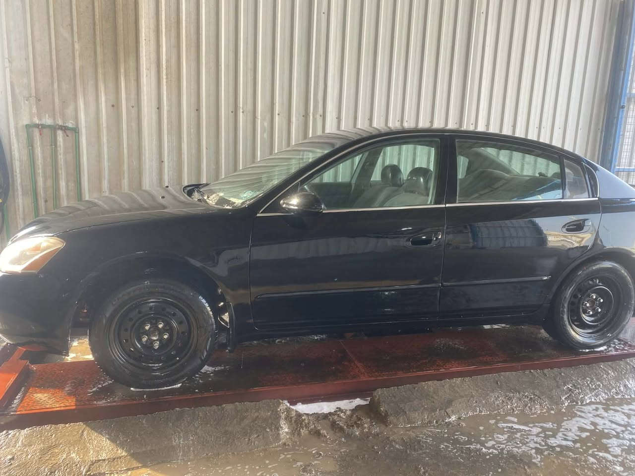 سلام عليكم سيارة اليتما نيسان 2004مصبوغه احزام رقم صدامي بغداد أنا أتكفل بتحويله يعني المشتري يستلم رقم إنكليزي وسنويه عاج مكان السيارة النجف الأشرف السعر(50 وبيه مجال)
***********
