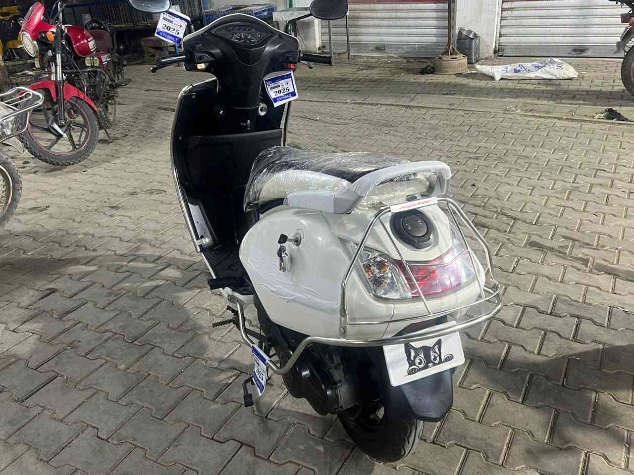 السلام عليكم دراجه جوبتر للبيع السعر 1550 مليون وخمسميه وخمسين الأستفسار هاذ رقم صاحبه ***********
