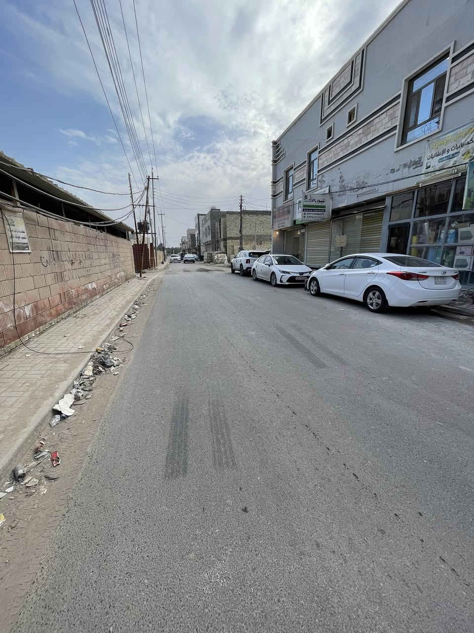 السلام عليكم عندي مشتمل طابق اول مساحة 100متر بناء 2025 زيرو يحتوي على صالة مساحتها 3.5*4.5 ومطبخ  مساحتة 3*4وغرفة نوم مساحتة 4*5 وحمام وبالكون مدخل مستقل العنوان الدورة شارع مول الحياة قرب تقاطع المصافي ***********
