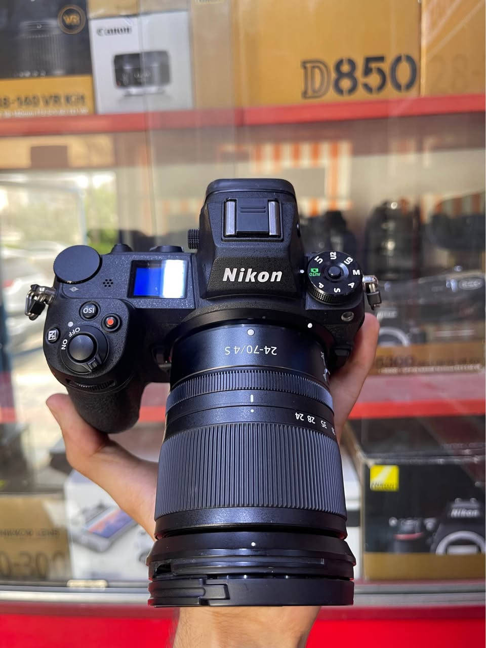 نيكون z7 ll مع عدسة 24.70 f4 شتر 12k
عداد الشتر و نضافه الكاميرا و العدسه موضحه بالصور
ملاحضه العدسة بيها لثم صغير ما مأثر على عدسة ابد موجوده الصوره
الملحقات كارتونه و شاحنة و بطارية و حزام و كيبل نقل
سعرها 2.650.000 كامله 
مركز شدن / بغداد باب الشرقي / مقابل حديقة الامة
*********** بغداد, العراق
