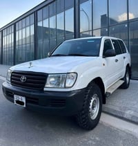 تۆیۆتا لاندكرۆزەر -مۆنیكا 2003  دوو پارچەی بۆیاخە لەگەڵ كەمێك سارد  مە...