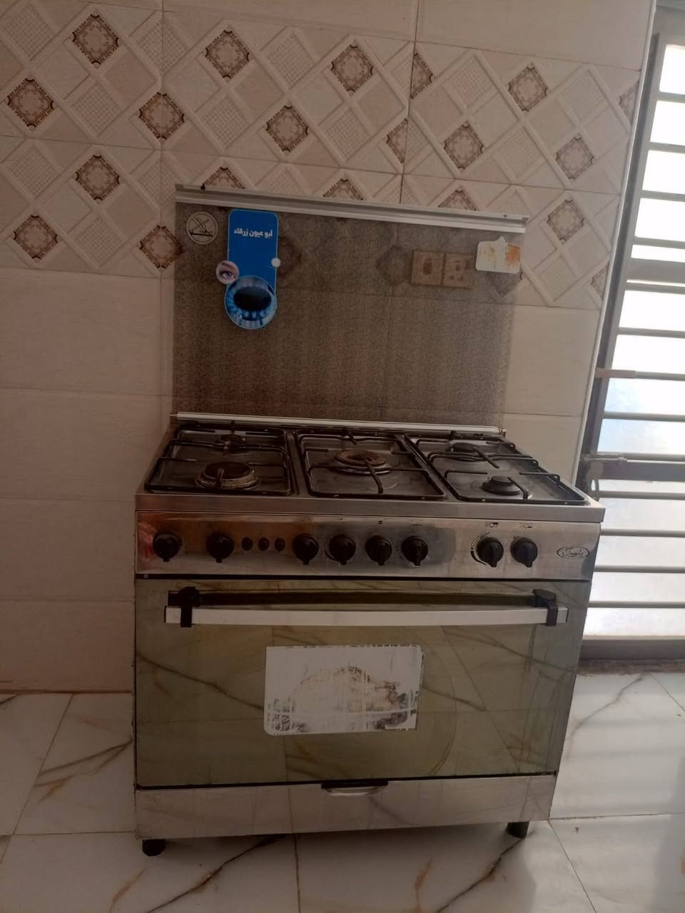 طباخ للبيع خمسه عيون الإستفسار هذا الرقم ***********
