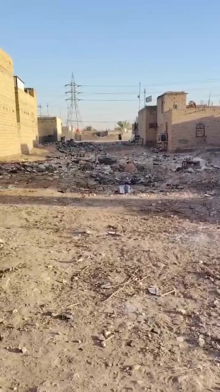 قطعه للبيع حي العسكري بظهر التجاري مساحته 340م مربع بظهر شارع الي يودي عل مرور ول 22 و36 بسعر مناسب الله يشهد متوازي عله سعره ***********
