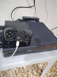اكس بوكس ون • ٥٠٠جيجا • ملحقات أصلية