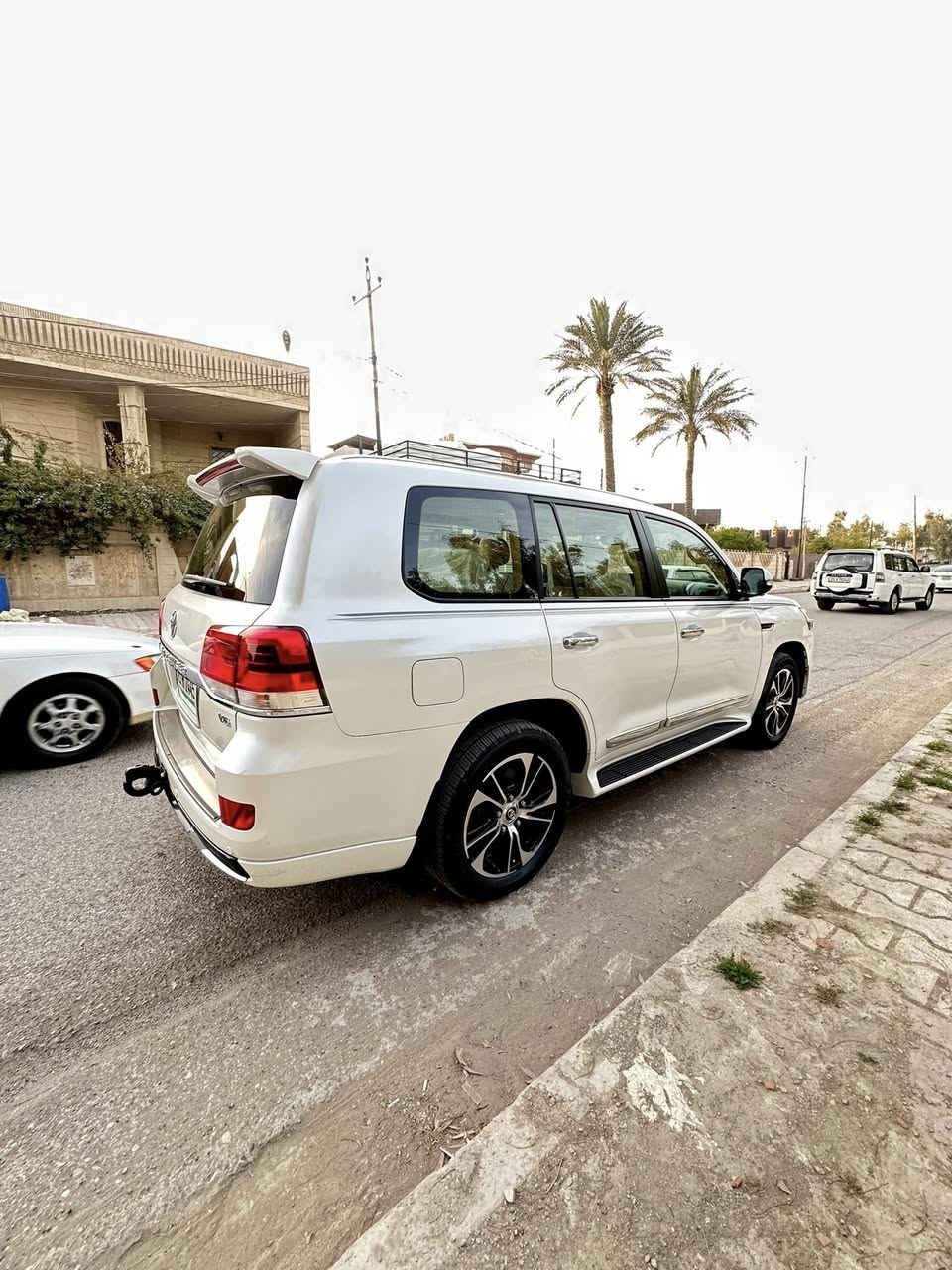 السلام عليكم للبيع لاندكروز موديل 2017 خليجي شركة ساز وايت اديشن اصلي ام الدعاء
فول مواصفات 

كشنات جلد 

كشنات كهرباء 

4 كامرات 

مري قلاب مع البك 

مري شفط 

اشاير بالمري 

اشاير ترحيب 

3 شاشات 

ثلاجه 

ماشية 115 الف كيلو 

اشاير لكزز 

4 بصمات 

دبل موس 

مودات قيادة 

تحكم ستيرن

مثبت سرعه 

حساس امامي خلفي 

لد نهاري 

فتحة سقف 

ساز ام الطفاية 

السعر 478 وبيها مجال 

رقم سليمانية سنوية وهزة وبراد كله جديد 

بسمي تحويل ثاني يوم 

السونار مرفق مع الصور 

ماشية 115 الف كيلو حقيقي شرط الفحص 

السيارة كفاله عامه من الصبغ و الفتح والشخط والرصعه كفاله مكينه كير كفاله عامه ماعده بي دي ار صغير 

تخم تاير تخم دسكات حدادية كله جديد 

السيارة متصرف عليها الف دينار كامله من كل النواحي 

مكان السيارة ديالى المقدادية 

***********
