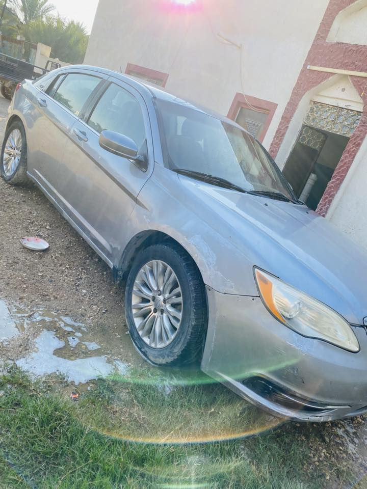 سي 200 2013 مصبوغ حزام بيها جاملغات امامي يمين ويسار حادث الباقي مكفول من الضربة او المعجون 
كير ومكينة جديدة وشواصي وتكم كله مكفول 
كربلاء ***********
