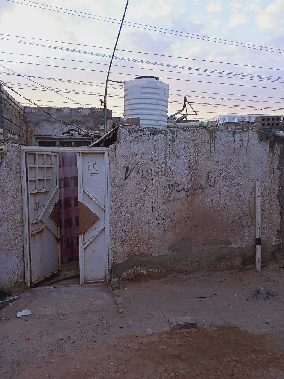 السعر ١٠ مليون 
٥٠ متر للبيع طابو زراعي بس مكاتبه 
السهله قرب نفق المختار خلف دائره المرور 
السخان وتانكي  مع ماطور مع البيت
مكلف بلنشر 
*********** النجف, العراق
