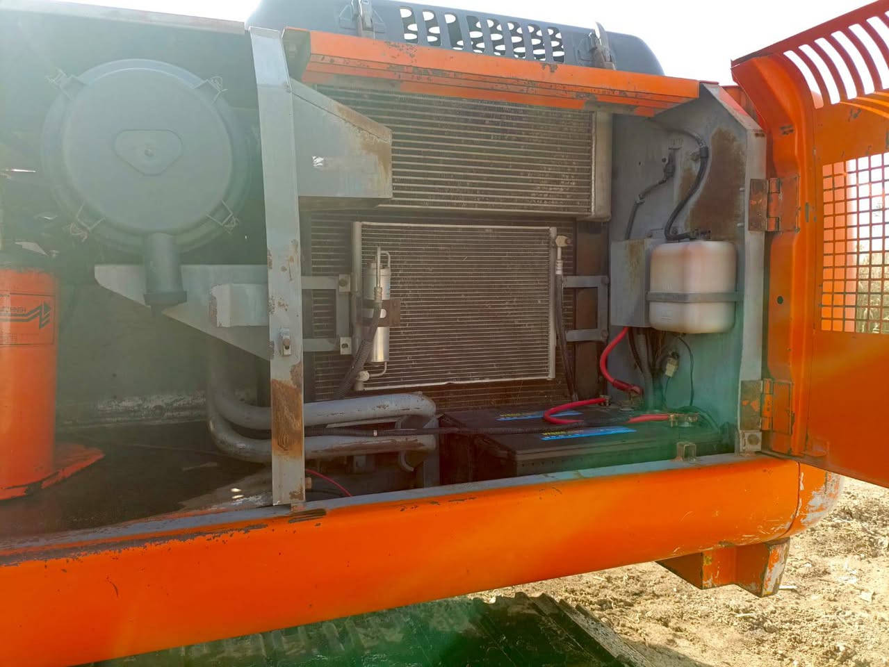 سلام عليكم حفاره للبيع زت عادي موديل 2001 بسمي حفاره خير من الله حداديه 80%زنجيل نص عمر تبريد ثلج ويه لسويج الحفاره ما مصبوغه بس الثكاله مكينه مامفتوحه وضع الشركه الجب قياسي يعني قصير المكينه ما متعوبه تاكل من وراه خبز سعر 3وبيه مجال عنوان ديالى خان بني سعد تليفون ***********
