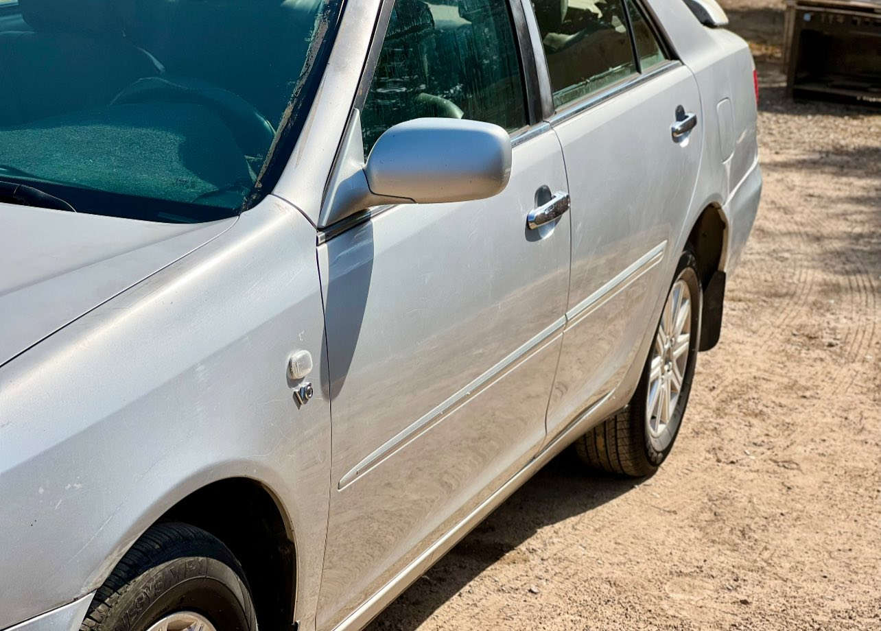 السلام عليكم كامري 2006 
كراند سعود 
V6 3000
رقم سليمانيه 
ساقط بال2024
صاحبها جيراني 
السيارة بلاد على وضع الشركة ما ملعوب بيها 
يعني مو معمرة اكرر بلاد السيارة مابيها صبغ 
السيارة فول مواصفات 1/1 
بيها نقص كماليات خفيفة 
ترايك إلى مكة 🕋 
السيارة جاهزه تبريد ثلج ❄️ 
و تتفئه 
السعر 105 
وبيها مجال
ملاحضة
لاتقارنها بالوارد الأمريكي الي بيه كم قطعة 
أو بالخليجي المصبوغ احزام والشابع معجون 
السيارة على وضع الشركة تمام 
وهذا الرقم ***********
