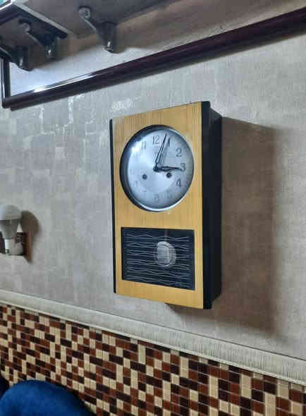 ساعه صينيه قديمه نظيفه عنوان بغداد السعر 60 الف رقم الهاتف***********
