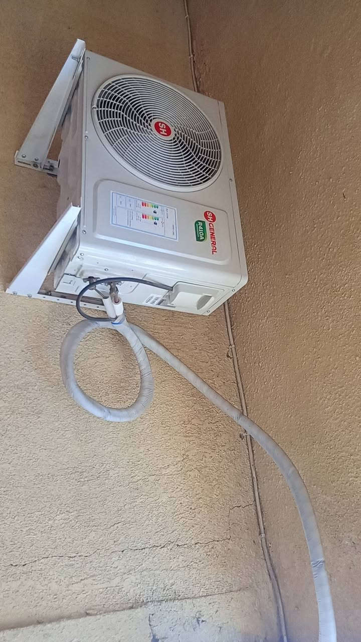 يوجد سبلت واحد ونص طن جديد جنرال
صار شهر من أخذته

سعره ٣٥٠ قفل

***********
