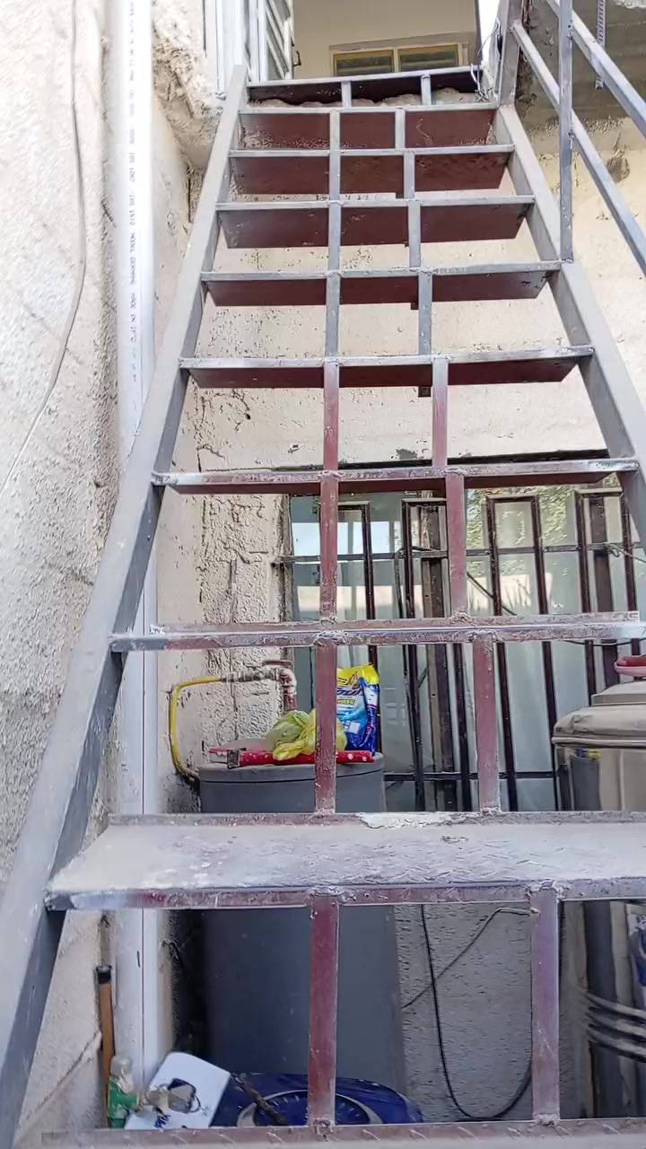 السلام عليكم ورحمة الله وبركاته بيت للبيع في منطقه كميره قريه الحاج صبر المساحه 72متر الواجه 4 النزال 18متر طابقين معزولات واحد عن الثاني السعر ٥٠مليون سند ٢٥ ملك صرف زاعي


**إذا كنت صاحب هذا الإعلان وتريد حذفه لأي سبب، رجاءا أرسل رسالة إلى الدعم الفني**