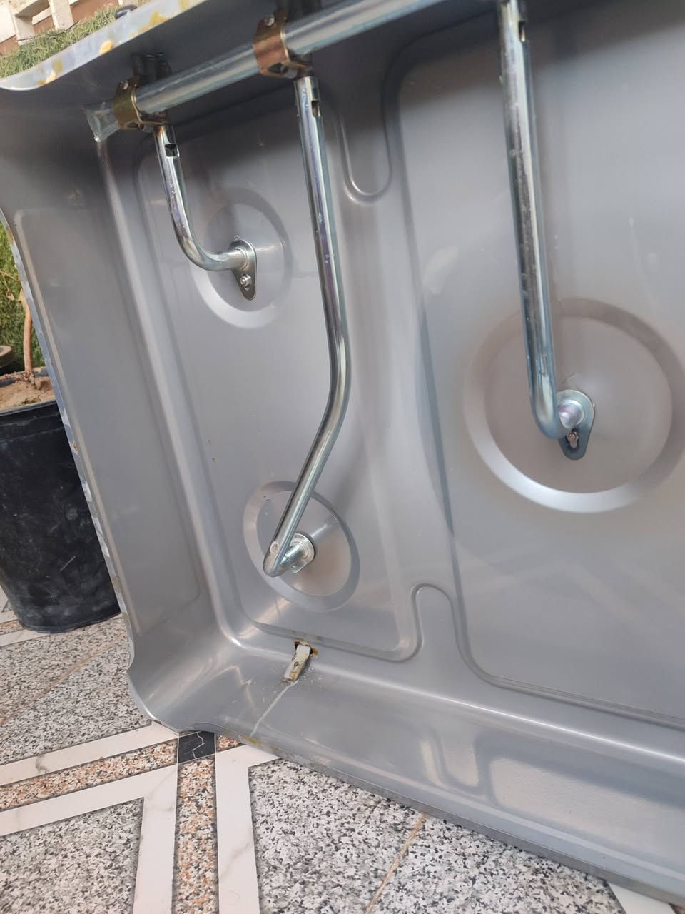 طباخ نضيف وشغال  وكراسي 3  ايريدهن خل يجي وتساب ***********
