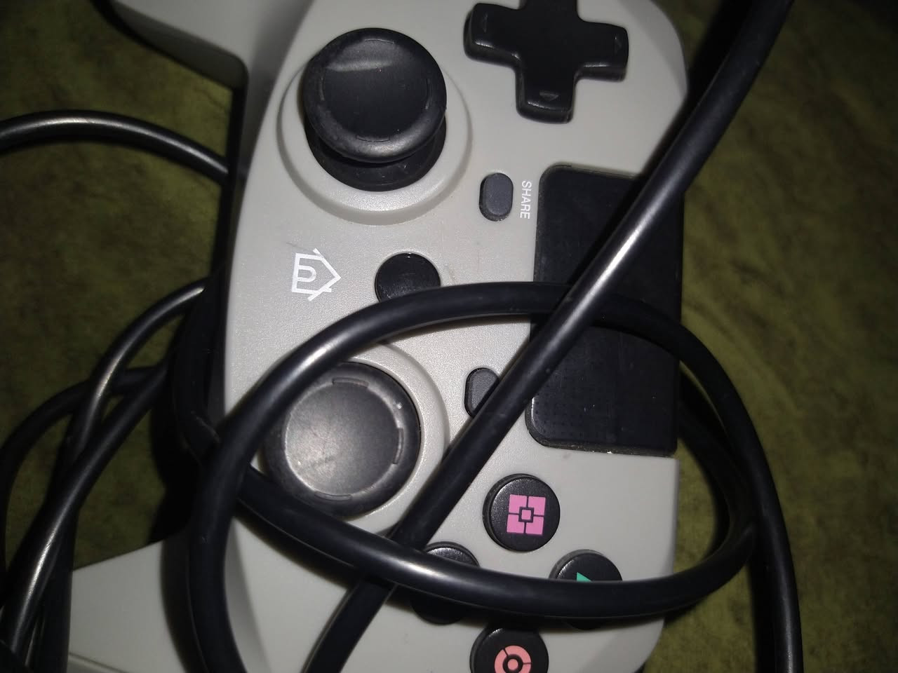 جويستك بلي4 واير 3 متر اصلي
سعر البيع 20 الف 
متوفر توصيل


**إذا كنت صاحب هذا الإعلان وتريد حذفه لأي سبب، رجاءا أرسل رسالة إلى الدعم الفني**