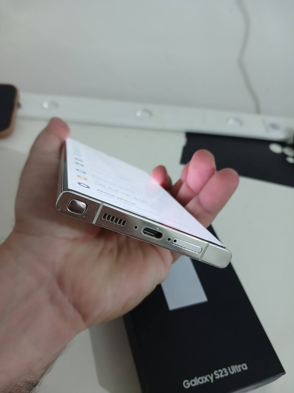 توفر من جديد 
S23 ultra 
512 
كامل ملحقات كارتون مطابقه 
امريكي تك خط/اضافه esim بطاقة الكترونيه
فطور بل كلاس كلش خفيفه 
ومماثرات على اي شي 
كل شغال شرط الضمان 
السعر ٦٥٠ الف 
بغداد الكرخ 
***********
يوجد توصيل 
*ليكلي ورايه تبديل شاشه. عوفه مايفيدك لان تلفون كلشي مابي لاضارب لون ولاواكف اللمس
