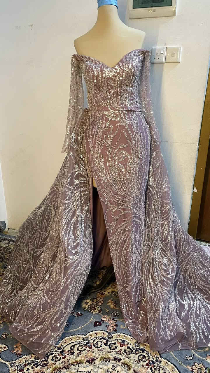 فستاني للبيع اخذته من احمد البديري ب 400$ ابيعه 250 الف وبي مجال بسيط لبسته ساعه وحده فقط قياس 40 بس بي قيطان يتصغر ويتكبر ال تحب تدخلي خاص


**إذا كنت صاحب هذا الإعلان وتريد حذفه لأي سبب، رجاءا أرسل رسالة إلى الدعم الفني**