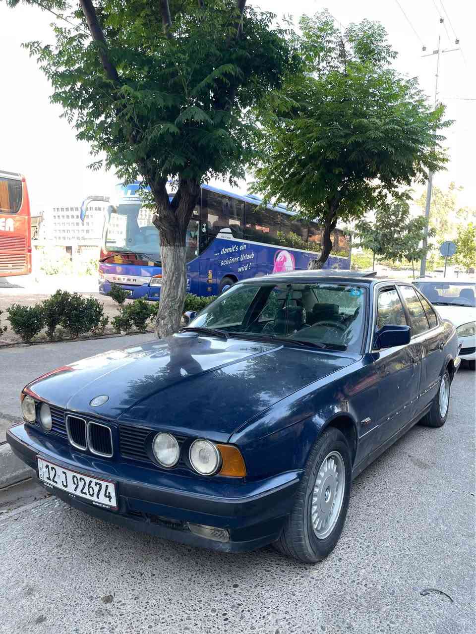 بي ام موديل 1990
مكينه 525 فل 
كير اوتو
سياره بدون صبح اكرر بدون صبخ
بدون دعم بيهه طخه بصيطه بل باب السايف
4 جامات اوتو
سلايت  فتحه بل سقف
سيارا بلاديه  ايد وحده من 2007
مستجل عل بيع 
سياره رقم سنوي جدد بسمي تحويل وكاله ثاني يوم
السعر 40 ورقه بيهه مجال للشراي 
*********** كورك +واتس اب موجود دهوك, العراق
