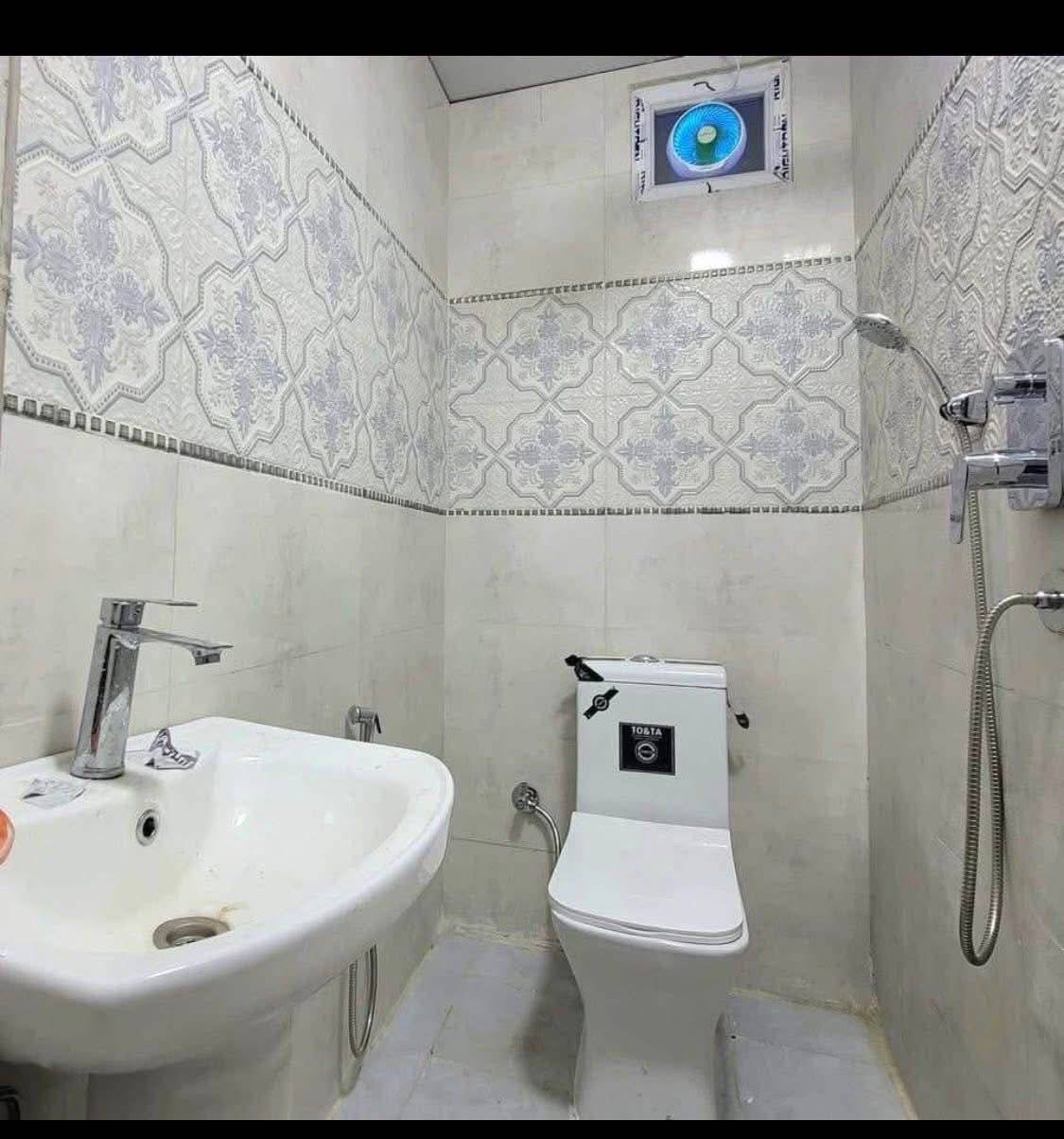 للبيع بنايه حديثة في الاسكان شارع مستشفى الطفل بناء ٢٠٢٥ المساحة ٨٠ متر تحتوي على ٧ شقق ومحل الوارد الشهري ٤ ونص ملايين السعر ٧٠٠ مليون.
للاستفسار الاتصال على الرقم
***********
