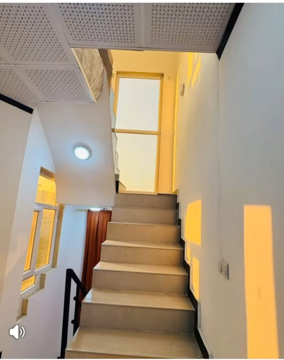 دار للبيع حي الوحده قرب جامع الرحمن 

المساحة 100 واجهة 5 متر 

سند طابوً ملك صرف 

مكون من طابقين

الاول هول استقبال مطبخ صحيات غرفه نوم

الثاني 2 نوم غرفتين نوم ومطبخ صحيات

السعر 145 مليون قابل للتفاوض

للاستفسار اكثر 
*********** 
***********
