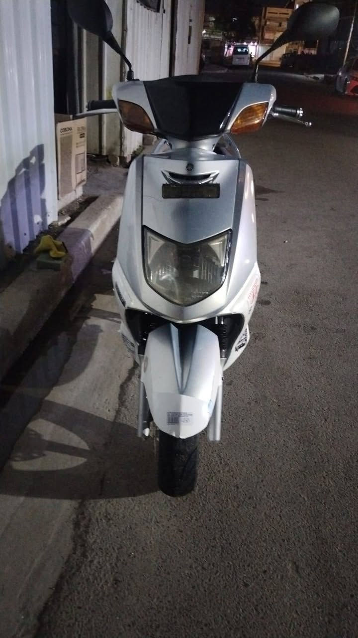 سلام عليكم دراجه سكنس ياباني خطين دراجه بعدها بحالته وكاله دراجه كلش حلوه ونضيفه بلاد
البيع 850مكفوله محرك وكلشي مكاني بغداد الكاضمية ***********
