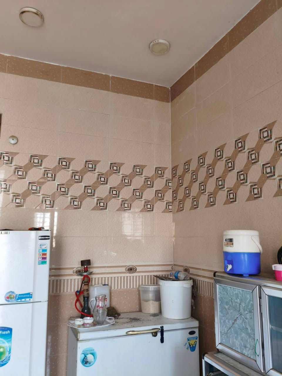 بيت للبيع المساحه 260 رقم العقار طابو 704 خلف اعداديه الصناعه الشموع قرب مدرسة الصينية الجديدة طابقين بناء حديث السعر 235 عدد علما الغرف كبار 3 فوق ومطبخ فوق وصحيات وهول  وتحت استقبال 10م وهول 2 غرف نوم وصاله ومطبخ وحمام خارجي وداخلي وصحيات عدد ثلاثة  هذا رقمي.....*********** .......
