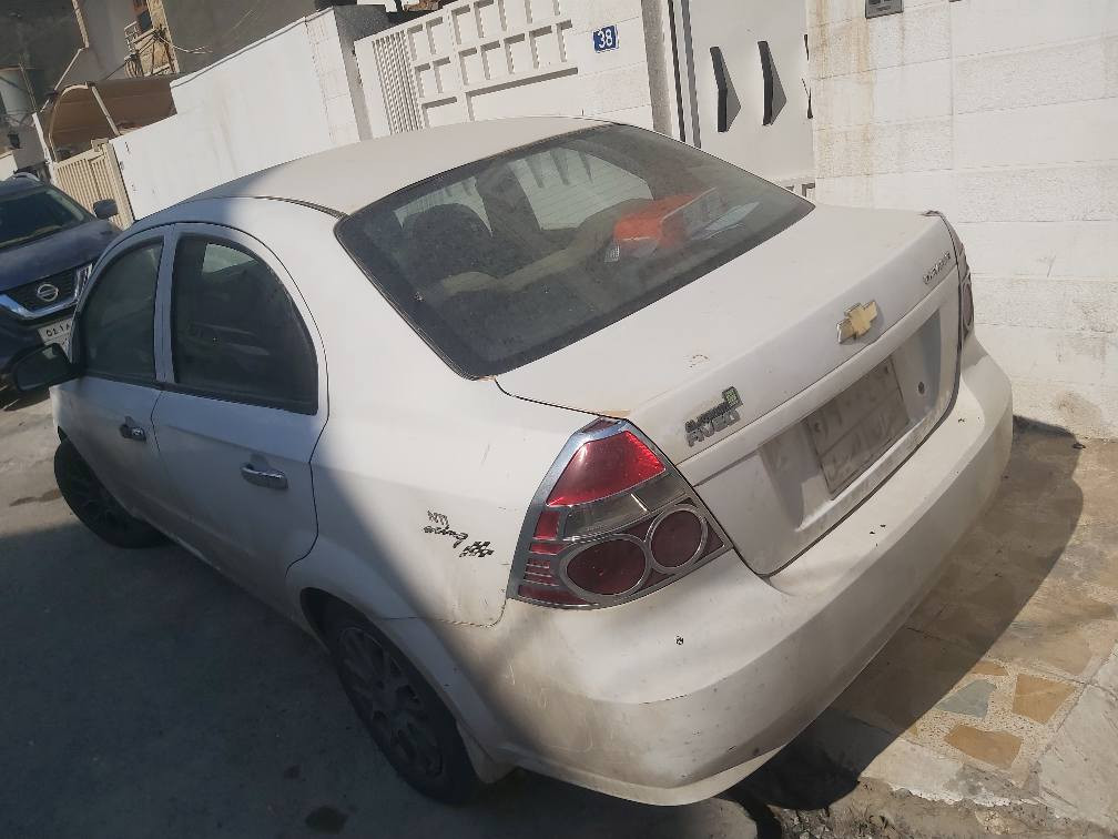 ئەڤیۆ 2009 سپی. مەکینە گەورە
گێڕ عادی.
چوار پێنج  پارچەی سبوغە
چوار تایەی نوێی. تاخم پلاکی نوێ. 
گێڕ و مەکینە  بە شەرت
تەقە و رەقە و هەموو گیانی بە شەرت
تەبریدی ساردی بە شەرت
سەنەوی و ژینگەی بەسەرچووە
نرخ 55 و مەجالەکی کەم
بۆ زانیاری زیاتر
*********** أربيل, العراق
