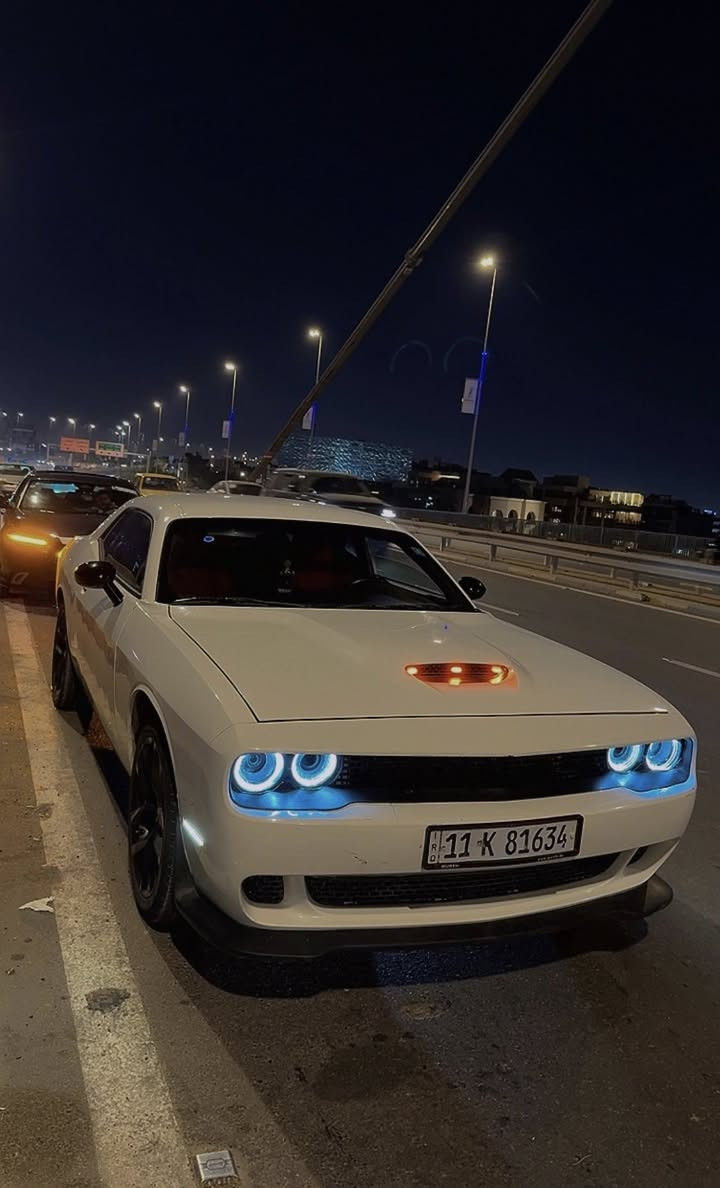 جالنجر 2023 ماشيه 32 الف نصبتها كلش حلوه السياره محرك 3.6 v6 بيها اربع قطع السياره وبل قماره طختين مبينات بل صور بسبب النقل وعايفهن ممسويهن حته المشتري يعرف سبب النقل السياره عليهه منضومة زنون اصلي
بيها كت هلكات السياره خير من الله ربع متصرف عليها صدر امامي جديد كلنه نعرف خواتها بيش بل سوك السياره عارضها ب178$ وبيها مجال حك الجيه 
مكانها بغداد الامين 
واتساب ***********
