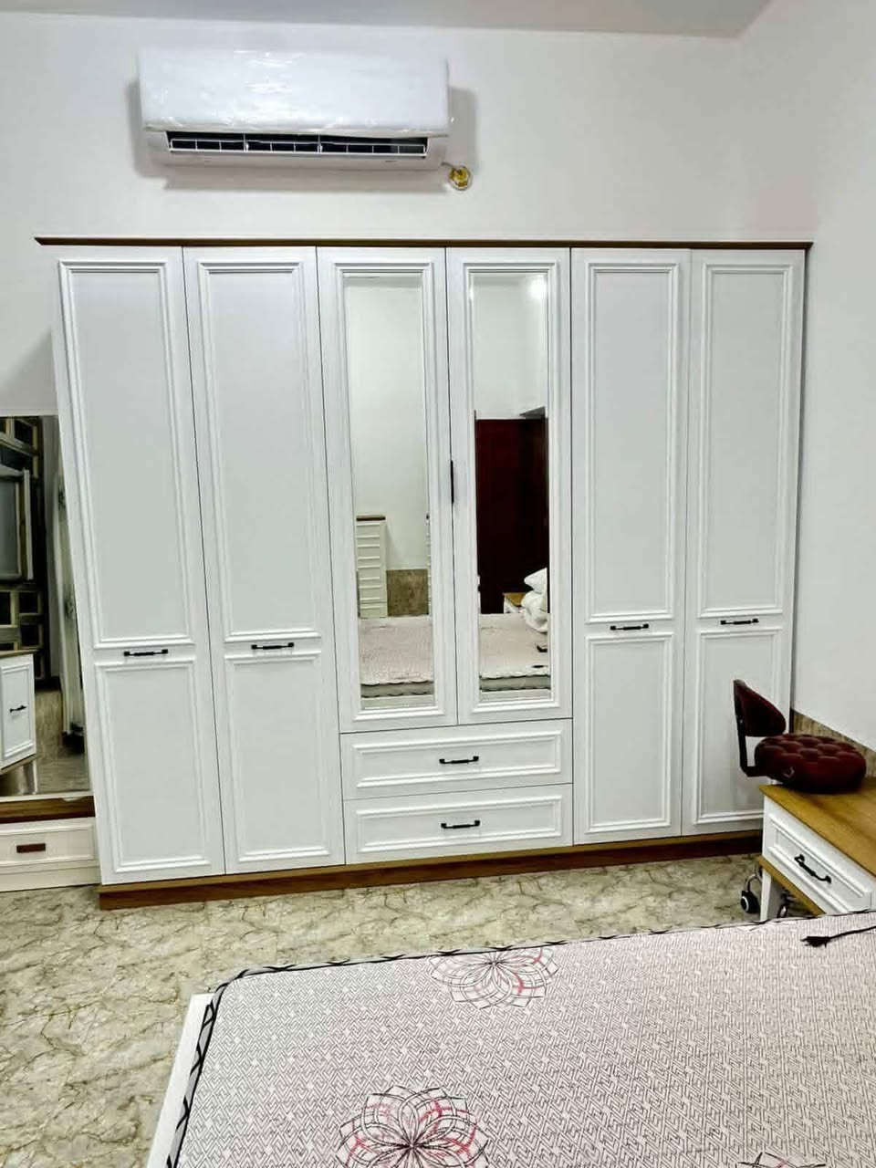 غرفه تركية للبيع استخدام شهرين بعدها جديدة تفاصيل كامله بالصور 9 قطع وبسعر مناسب 
للاستفسار الاتصال بالرقم ( *********** ) 
العنوان بغداد
