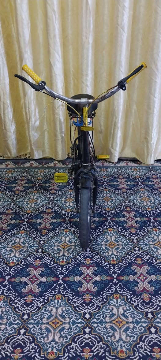 بايسكل للبيع حجم ١٦ السعر ٤٠ وبي مجال ***********
