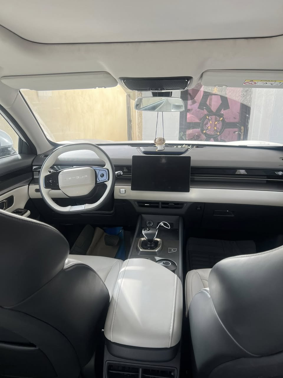 📍 موديل: 2024
📍 اللون: أبيض لؤلؤي
📍 الممشى: 13 ألف كم فقط
📍 بنزين
📍 بدون أي حادث نهائياً
📍 مكفولة

✨ المواصفات:
✔️ فتحة سقف بانوراما
✔️ جلد فاتح فاخر
✔️ شاشة كبيرة + نظام حديث
✔️ كاميرات وحساسات كاملة
✔️ تشغيل بصمة
✔️ جنوط رياضية
✔️ إضاءة LED كاملة
✔️ نسخة VIP فول المواصفات

السيارة رقم بغداد مكاني بابل نظيفة جداً استعمال شخصي، شرط الفحص 

📞 للاستفسار ***********
