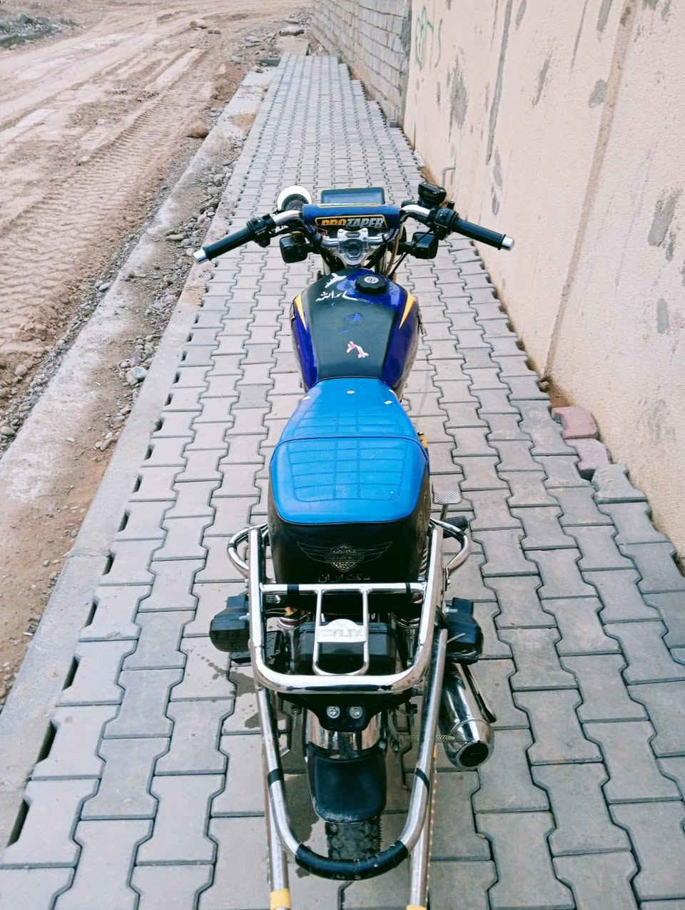 سلام عليكم متاح دراجه ٢٤ دراجه نضيفه ومحرك شرط  كهربائيات جمبزه ونضيف خير من الله السعر المطلوب ٦٠٠ وبيها مجال للطيبين مكاني بيجي اتصال علا هاذ الرقم ***********
