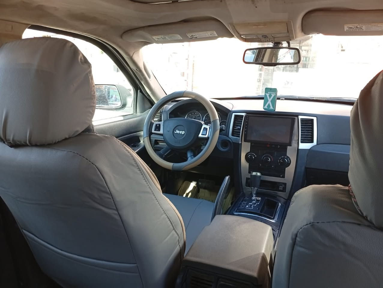 جيب 2008 فول مواصفات  مكينة6 سلندر  فتحة بصمة داخل جلد تدفئة وتبريد صدر جديد شاشة كبيرة 
ويل كب بدون ايرباك حادثها خلفي قطعتين صبغ 
السعر 90 وبي مجال 
رقم صاحب السيارة *********** غير متواجد ع النت
