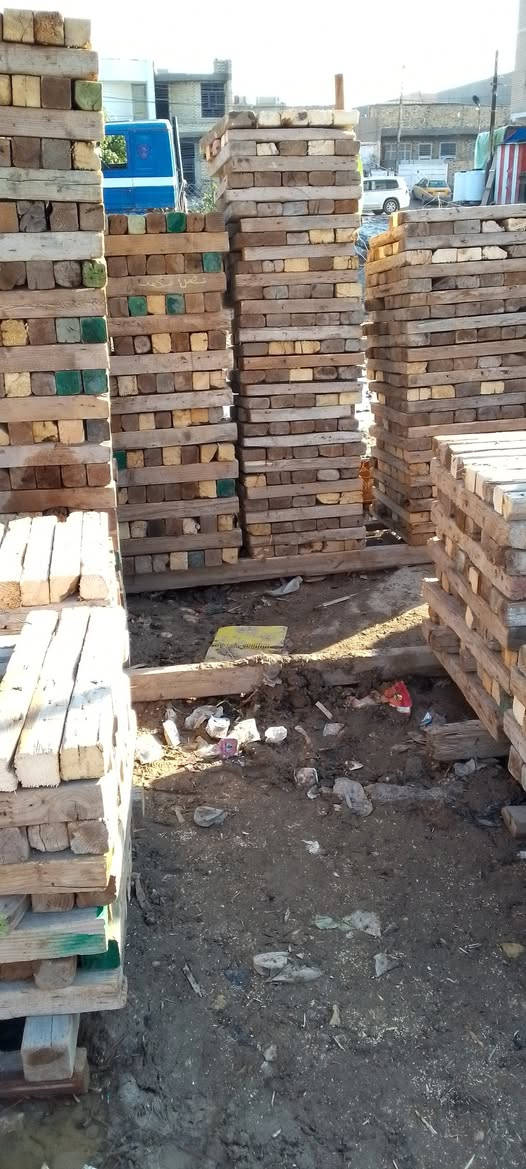 السلام عليكم سير للبيع بقار (2*4)(3*3)
من ال40سنتم للمترين العنوان بابل حي العسكري 
للاستفسار ***********
