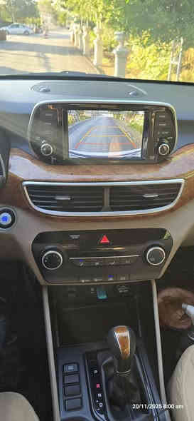 توسان ٢٠٢٠ خليجي رقم بغداد الجديد . مواصفات فول من عدا البانوراما . محرك ٢٠٠٠ دوش 
بصمة 
كراسي كهرباء 
لايت خمس عدسات زنون 
ويل ١٩ 
جلد 
تبريد خلفي 
كامرة دوارة أصلية 
حساسات 
بك لايت لد 
صاج 
فول تحكمات استيرن 
شاشة أصلية 
لايت متحرك 
مري ترحيبية
مودات واوامر صوتية
السيارة ماشية ٥٤  بدون صبغ فقط مكانات بارد . السعر ١٩ الف  لاستفسار *********** بغداد
