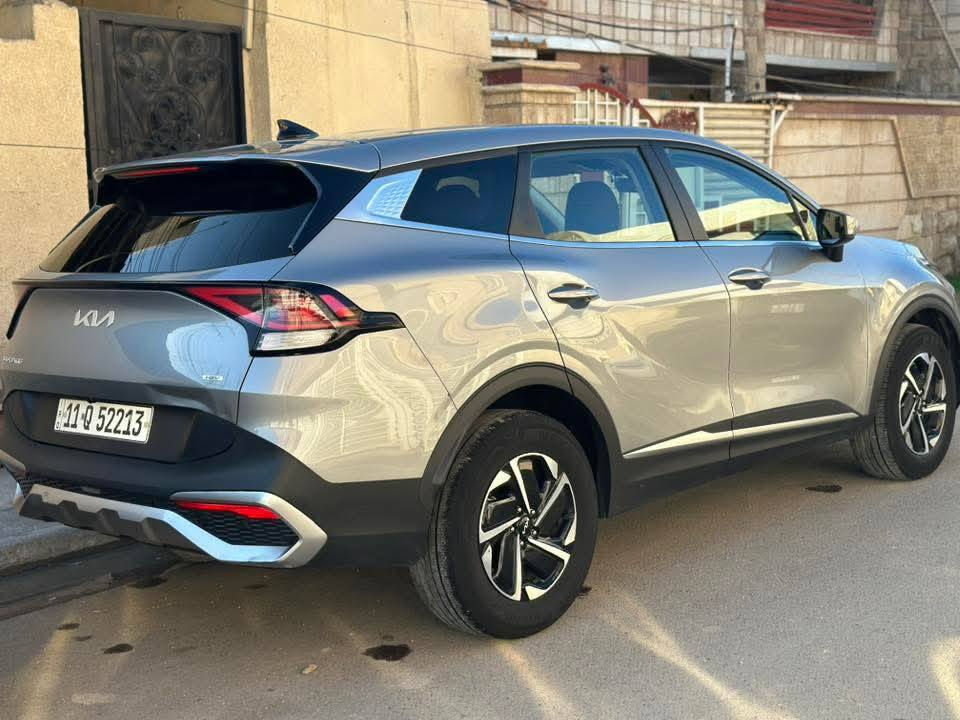 السلام عليكم                   سبورتج.  موديل 23 هايبرد  .                              ماشية 45 الف .                    سيارة جديدة وخير من الله.   بدون فتحه نص مواصفات .  وارد امريكي تبديل جاملغ نفس الون ودعاميه وصبغ ربع البنيد بدون ايرباك وشواصي كلها  سليمه           عنوان بغداد الحريه
***********. 
السعر 195 وبيها مجال
