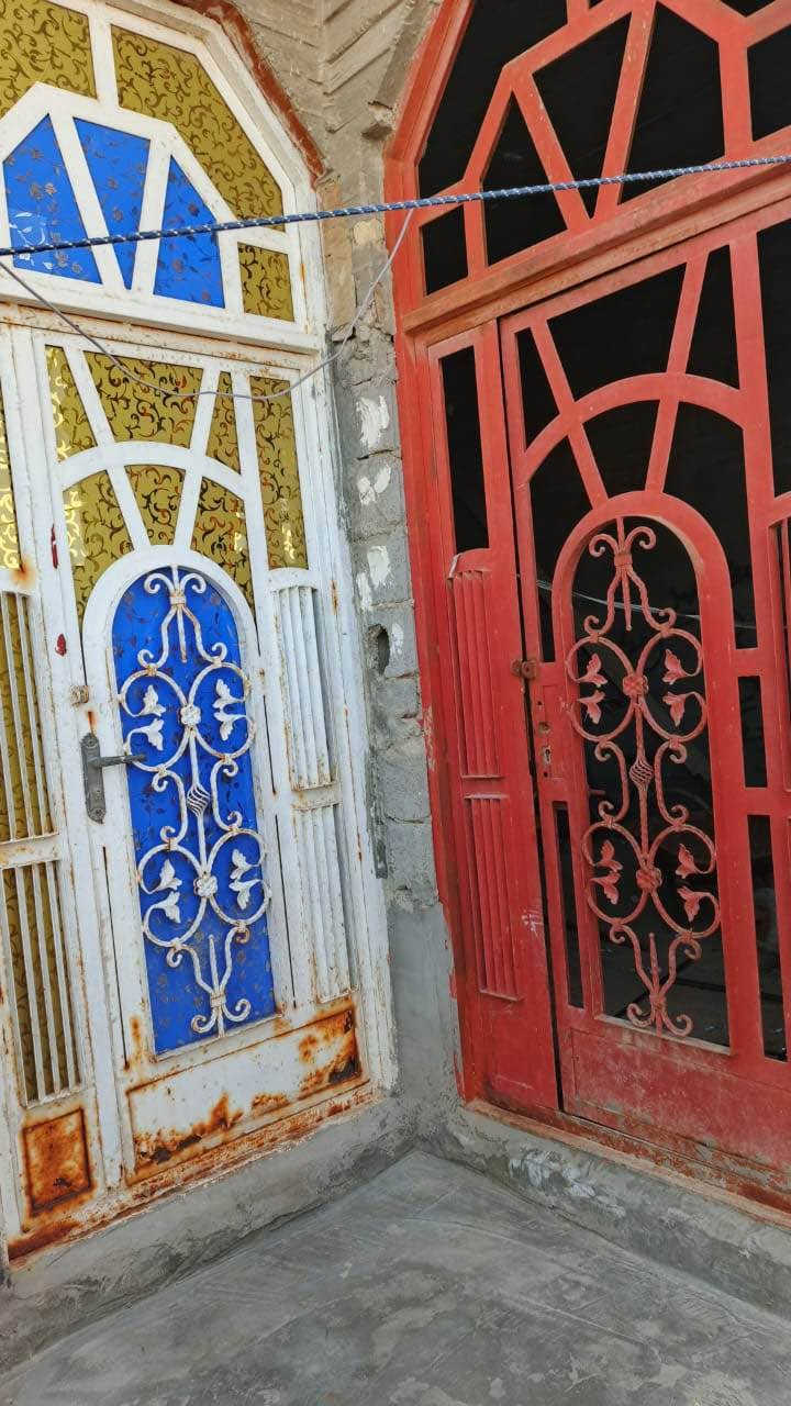 بيت البيع غرفتين نوم وصاله وديوانيه ماكامله مساحته 180 ماجديه قرب  محطه الوقود حواسم 
اثير***********
اسيا*********** شط العرب, البصرة
