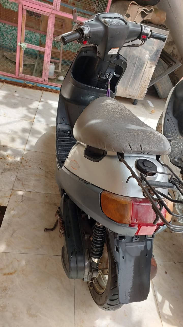 السلام عليكم
بترا فحل خطين شغاله قفل ستيرن وتاير 
السعر 250 وبيها مجال للطيبين ❤️
مكاني ناصريه حي الثوره 
الرقم ***********
