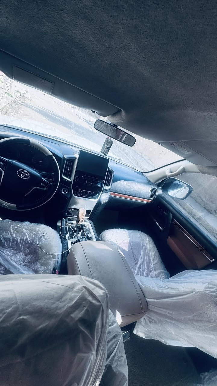 لاندكروز  2010
محدثة 2021 

صبغ حزام ماعده صقف
منظومه غاز بي 
لايتات زنون  

شرط تحويل 

رقم سليمانيه 

***********
