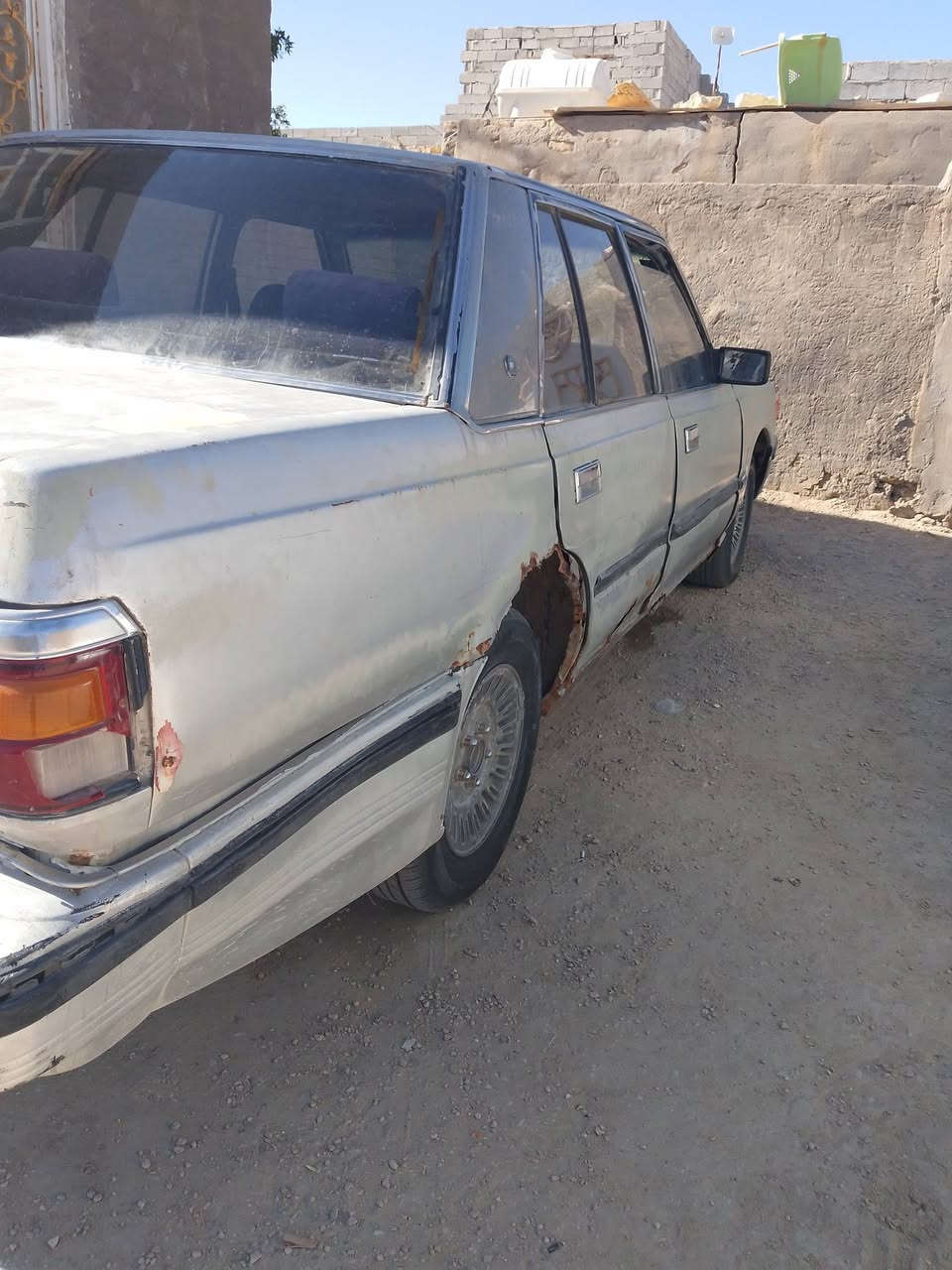 السلام عليكم سياره البيع سوبر موديل 87
محرك ففتي جديد بدي 
خياس قليل رقم مال سياره رمادي  بسم جارنه سنويه 29 رقم دولي كير جديد محرك جديد تواير جديد المكان السماوه سعر 20بيه مجال رقم تلفون ***********
