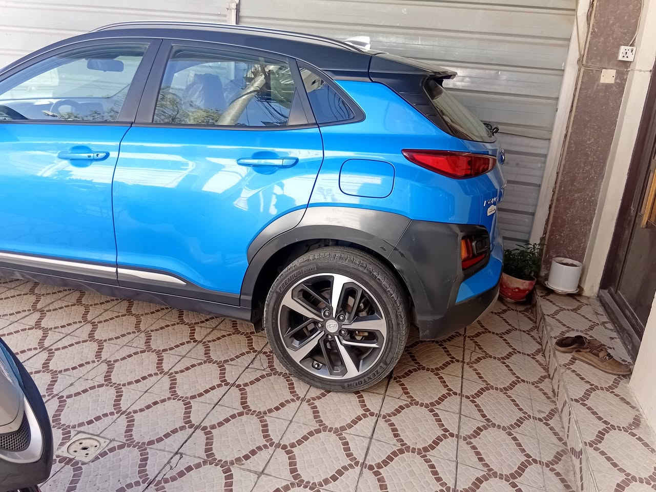 السلام عليكم سياره كونه للبيع موديل ٢٠١٨ سياره فول مواصفات تدفئة كشنات وتدفئة استيرن فور ويل صبغ جاملغ الأمامي الايمن والدعامية بدون دواخل سليمة من الايرباك باسمي رقم بغداد مكاني بغداد والسعر ١٤٠    رقم التلفون ***********
