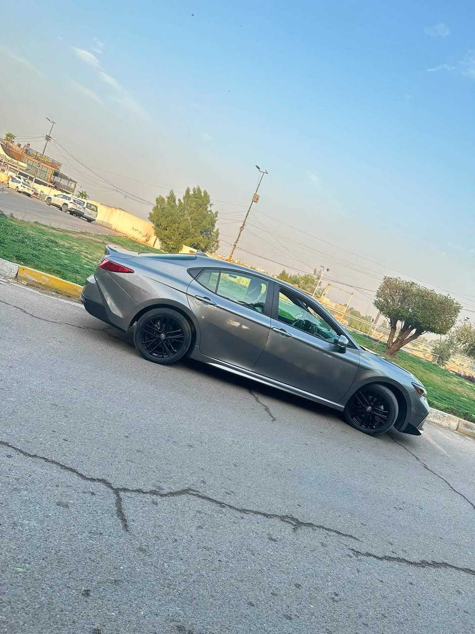 ♻️ تويوتا كامري2025SE
‏♻️ Toyota Camre   HEV 2025 ♻️هايبرد

 🌈لون السياره :(رصاصي غير محدد  )مميز اللون الجديد 🩶

🚘 بلد المنشأ : اليابان 🇯🇵 وارد امريكي 🇺🇸
🚘 سعة المحرك 2,5L هجين انسى شي اسمه صرف بانزين
🚘 مقاعد جلد لون رصاصي
🚘 عدد 12 AIR BAG
🚘شاحن موبايل اصلي (وايرلس)
🚘رادارات جانبيه وخلفيه واماميه
🚘 مقعد السائق تحكم كهربائيه
🚘 لد امامي ليلي ونهاري
🚘 لايت زينون LED + 
🚘  اشاره مرايه 
🚘 ويل كب 18black
🚘 مفتاح التشغيل بصمة + دخول ذكي +صندوك بصمه
🚘 شاشة + كاميرا دوارة اصلية
🚘 أوضاع القيادة  Drive Mode
🚘 حساسات ضغط اطارات
🚘 تبريد شاشة مناخين منفصلين 
🚘 قطعتين تبريد
🚘 هاند بريك كهرباء 
🚘كروس سرعه
🚘‏ Auto Hold  أوتو هولد 🚘
🚘انظمه القياده :سبورت ،نورمال،eco

🏁ملاحظه /ضرر السياره فقط باب عكس السائق  نفسه تصلح + بارد بالجاملغ الخلفي  الايسر 

عنوان السياره📍..  /بغداد 

للاستفسار يرجى الاتصال على الرقم الاتي ☎️ ***********

  ☎️. واتساب
