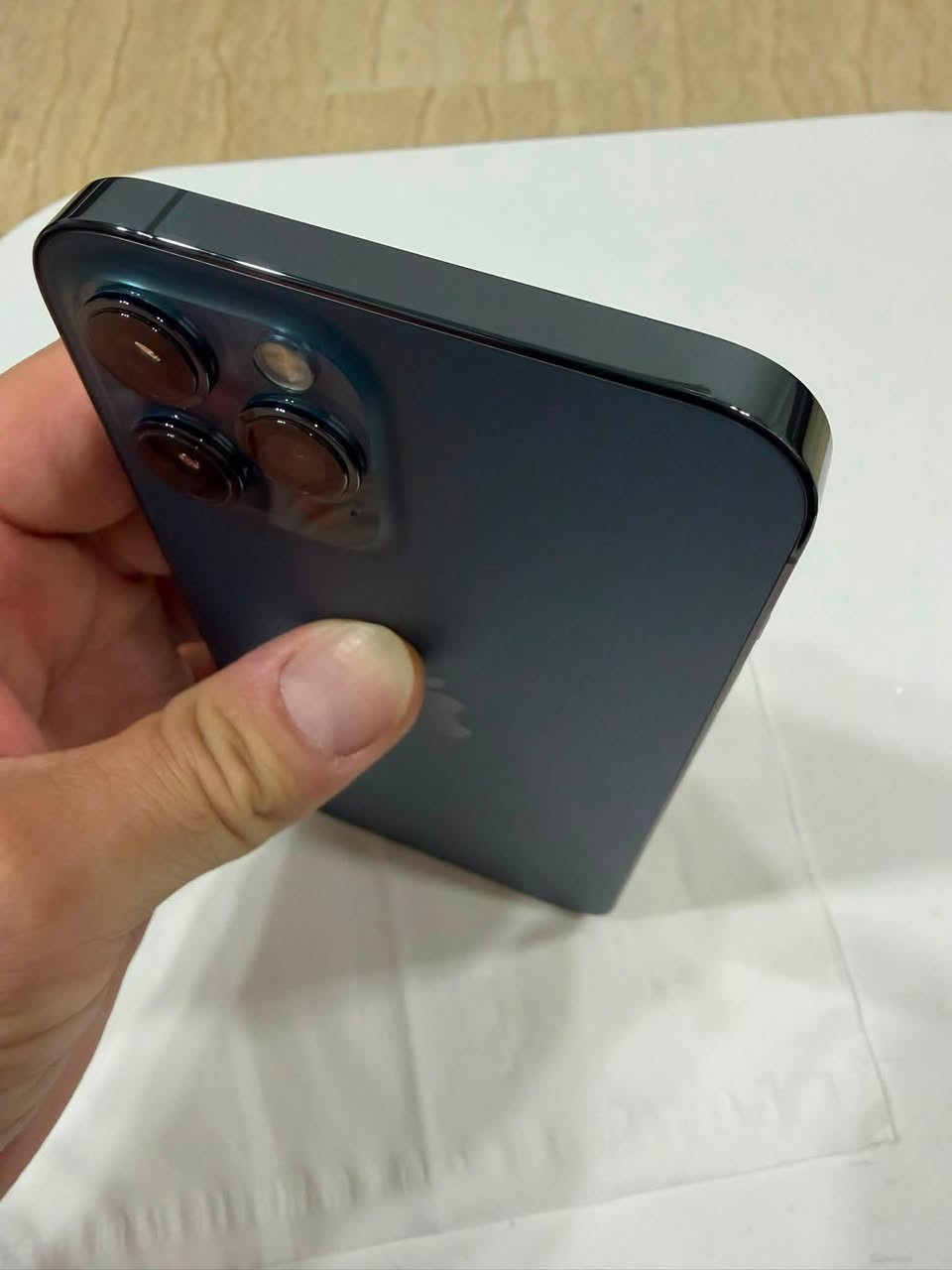 ايفون 12pro max
ذاكرة 256

البطارية 78 % اصلية 

الجهاز شخط مابي كلش جديد 

مكفول من الفتح والتبديل

الكارتونه ووصل الشراء موجود

السعر 600 الف 

مكاني الشعب/حي التجار


**إذا كنت صاحب هذا الإعلان وتريد حذفه لأي سبب، رجاءا أرسل رسالة إلى الدعم الفني**