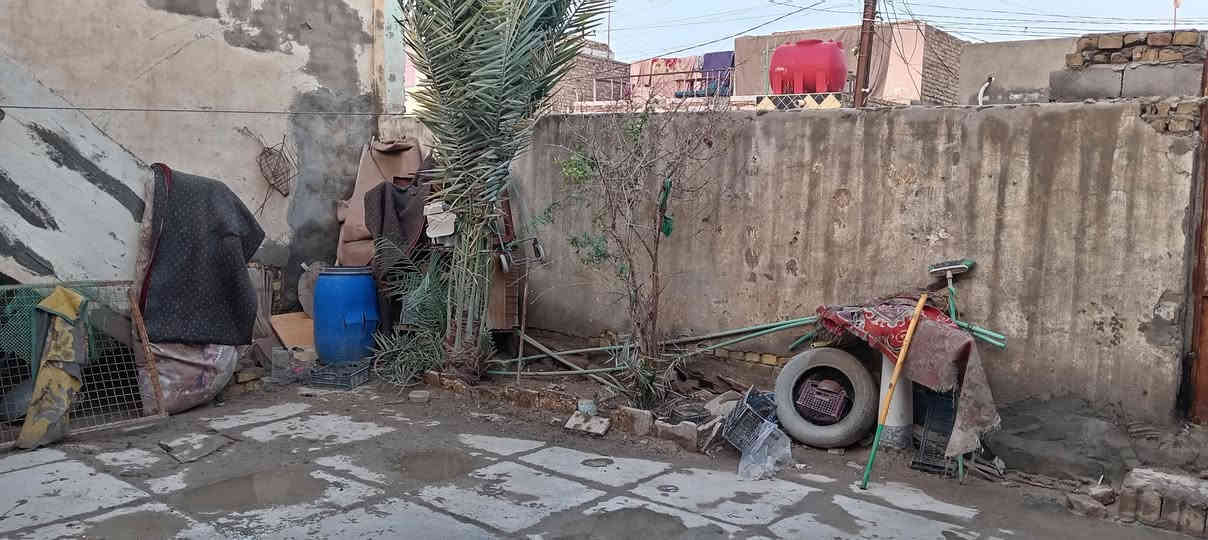 بيت للبيع في شارع سالم المساحة 100م مربع. البيت يتكون من غرفتين ومطبخ وحمام وصحيات مثل ما موضح بلصور للاستفسار الاتصال علئ الرقم. ***********
