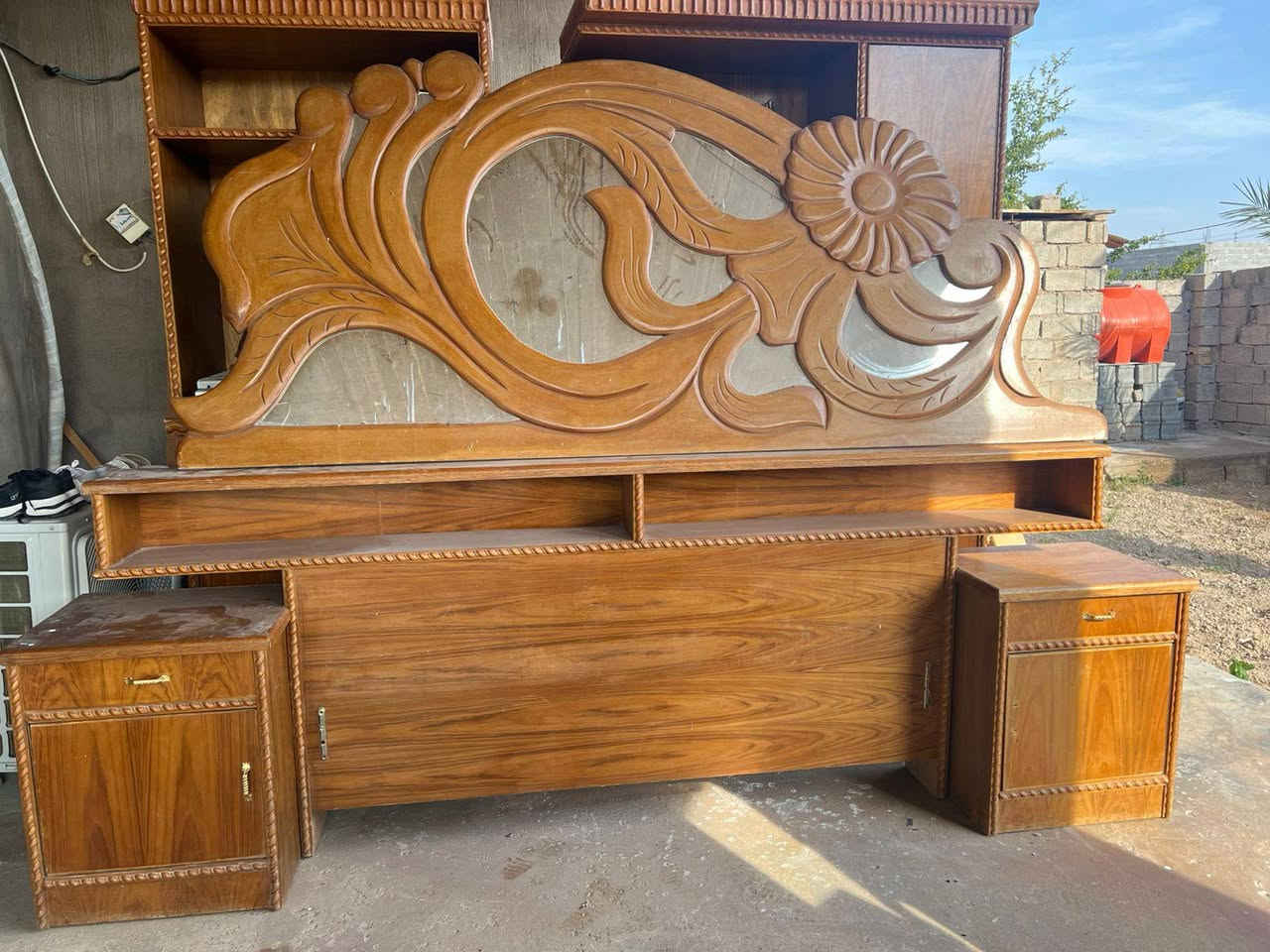 غرفه  اخشاب للبيع كامله حطاطه سعر ب 900 وبيه مجال  تصال ع رقم او مراسله صفحه ***********
