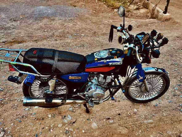 السلام عليكم تايكر 20 وزن ثقيل محرك بصمه شرط ابو الختم اشاير اضويه دشبول كلها شغاله وكلشي ما يعوزه محرك مفتوح مبدل بس لاستيك ولف  السعر 400وبي مجال مكاني القيارة قرية الحاج علي ***********
