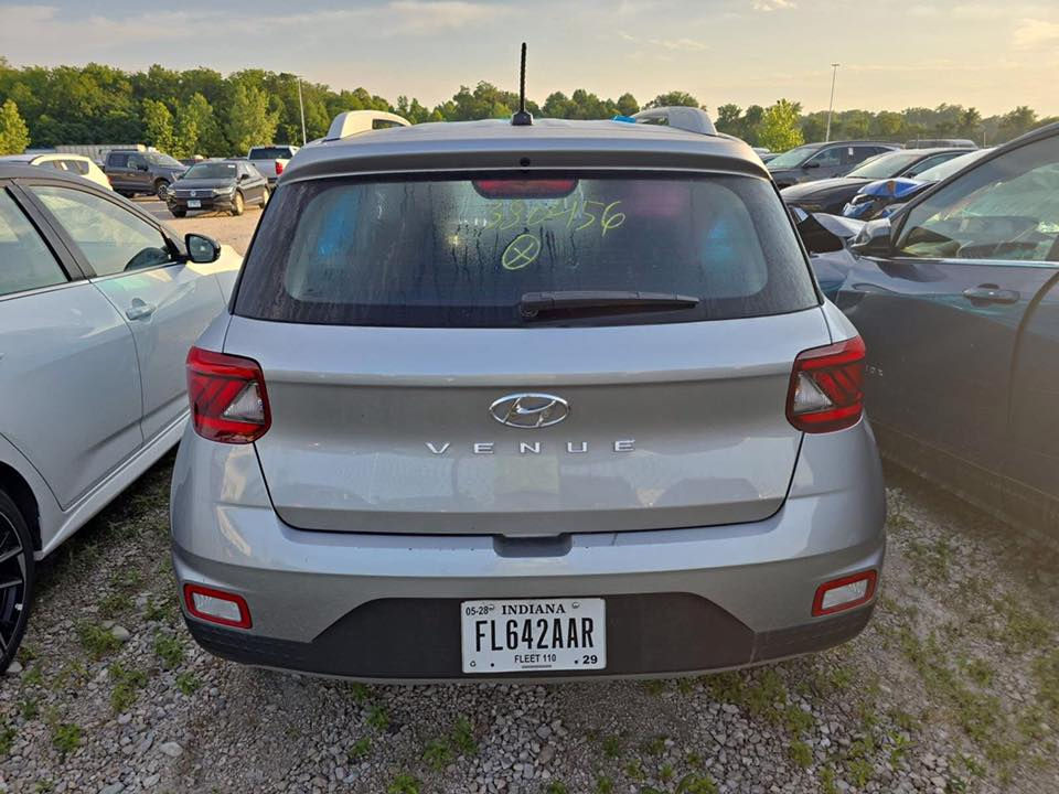 يالله  
هونداي فينو2025 
 فينو 2025 – وارد أمريكي
محرك 1.6 دبل نوزل
حادث تبديل الجاملق الأيمن  +وربع من الاباب الايمن
فتحة – بصمة
رادار أمامي / خلفي / جانبي
تثبيت مسار
كاميرا خلفية
CarPlay & Android Auto وايرلس
مثبت سرعة + تحكم ستيرن
 وبعد بيها هواي مواصفات Sport / Normal / Snow
 السعر: 128  ماكو هيج موديل بهيج سعر ونضافه حادثها مرفق بالمنشور سياره جديده كل نقص مابيها بالخير ع ياخذها مكان السياره بغداد البلديات غير متواجد ع فيس شراي  يتصل. يالله ***********
